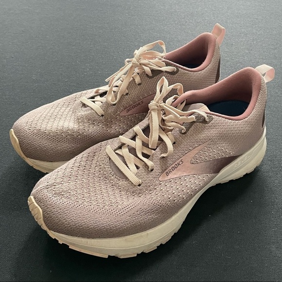 Brooks Women's Revel 4 Running Shoes size 9.5 - Picture 2 of 9